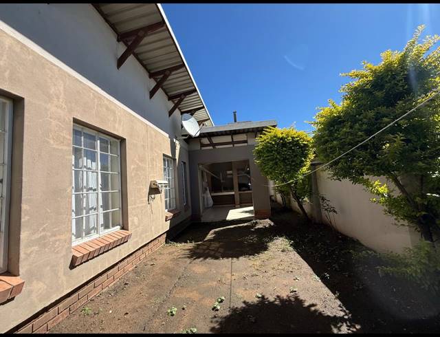 3 BEDROOM TOWNHOUSE FOR SALE IN WATERVAL EAST
